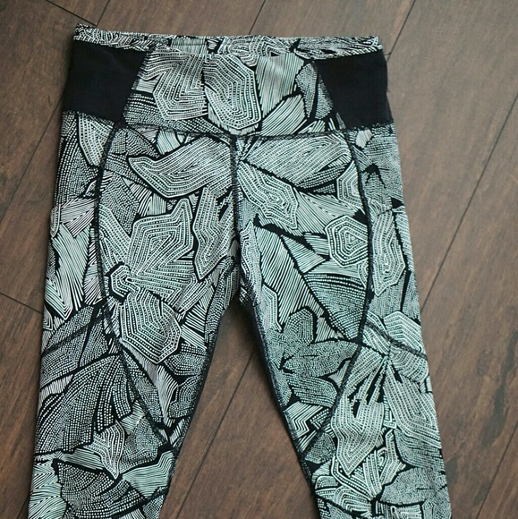 EUC Lululemon Goal Crusher 7/8 Tight - Picture 3 of 6